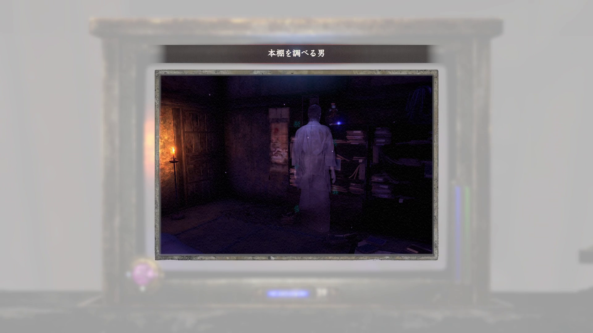 本棚を調べる男