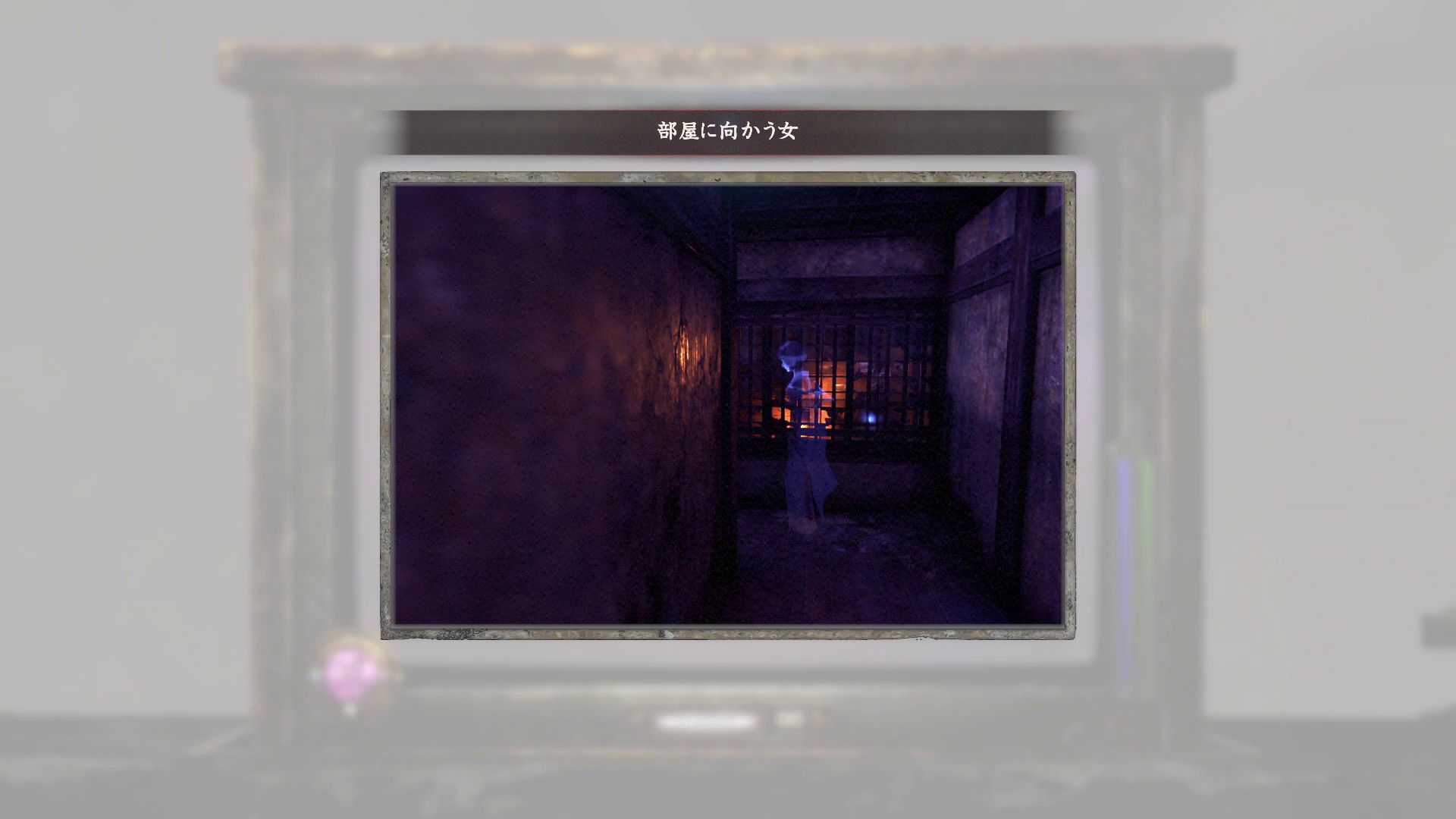 部屋に向かう女