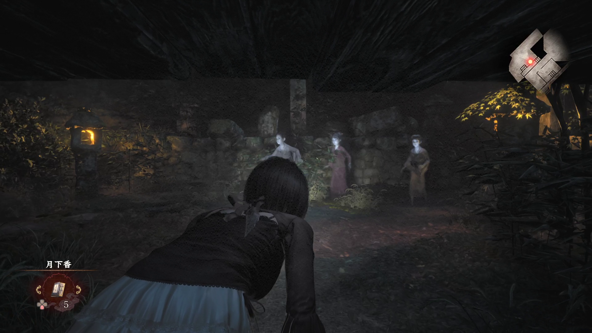 遊び始める少女